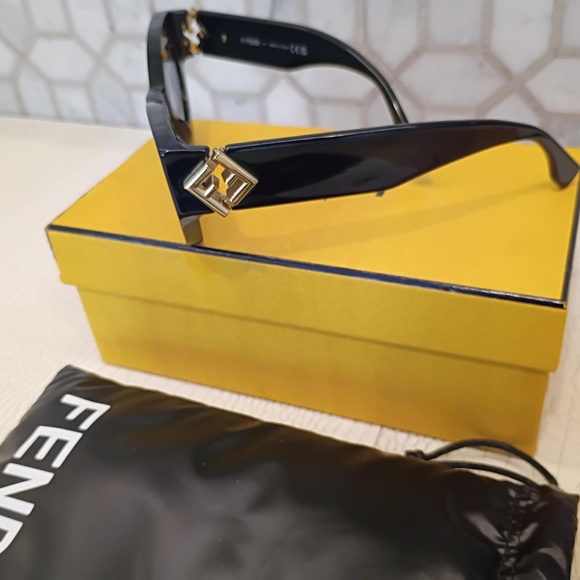 ? Fendi Cat Eye Sunglasses AUTHNTIC *NEW main image 11